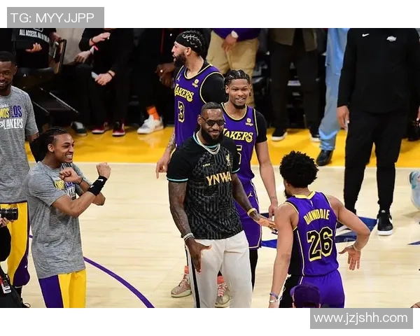 湖人雄鹿激战正酣双方全力以赴争夺胜利荣耀