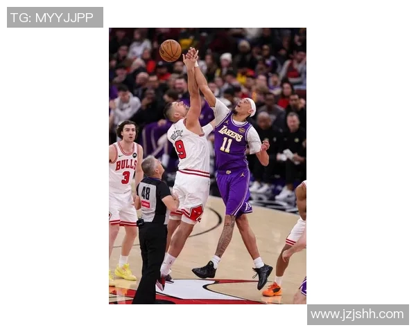 湖人对决公牛浓眉领衔球队争夺胜利的精彩瞬间回顾